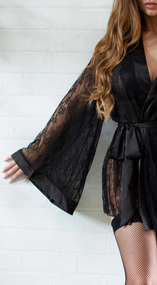 Η διαχρονική γοητεία της δαντέλας. Γιατί χρειάζεται ένα δαντελένιο νυχτικό στη συλλογή σας?